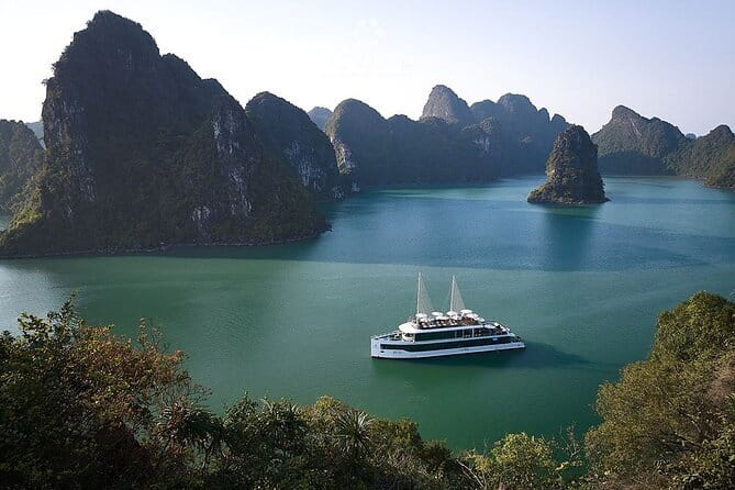 Taliya Day Cruise: Top Luxury Tour in Halong Bay & Lan Ha Bay - Bright Cave by local rowing boat