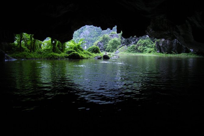 Tam Coc Ninh Binh - Hoa Lu - Deluxe Daily group Tour - Hoa Lu and Vietnam’s 10th-century capital