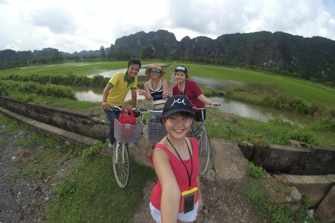 Tam Coc Ninh Binh - Hoa Lu - Deluxe Daily group Tour - Cycling through the Ninh Binh countryside