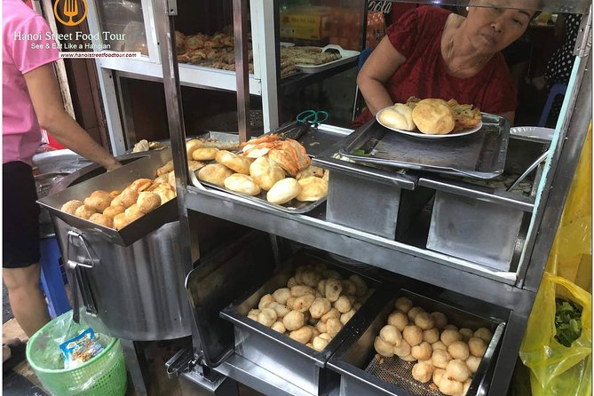 Tasting 8 Different Hanoi Street Foods at Noon Time - Why a Hanoi food walk works so well at noon