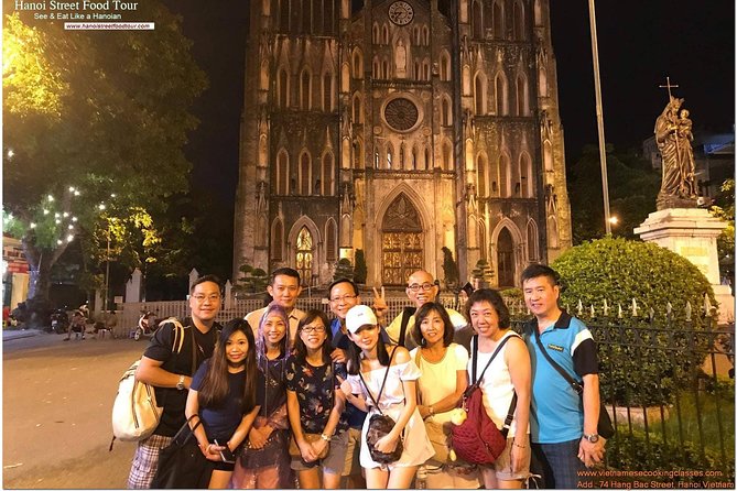 Tasting 8 Different Hanoi Street Foods at Noon Time - How the guide shapes the experience