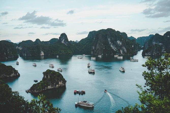 Tour Package Hanoi City - Halong Bay 2 Days 1 Night - The 3.5-hour road to Halong Bay