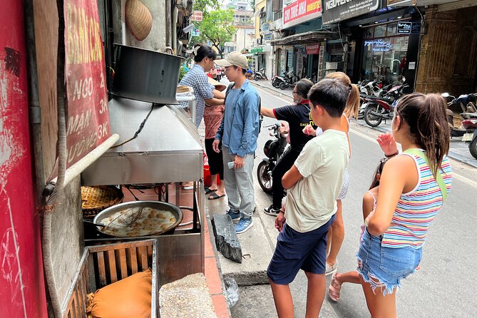 Vegan Street Food & Stories of Hanoi - Ta Hien Street and the evening atmosphere