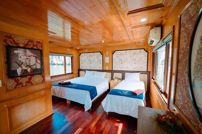 Venezia cruises in less tourist areas with small group - Boarding at Bến Beo and settling into the cabin