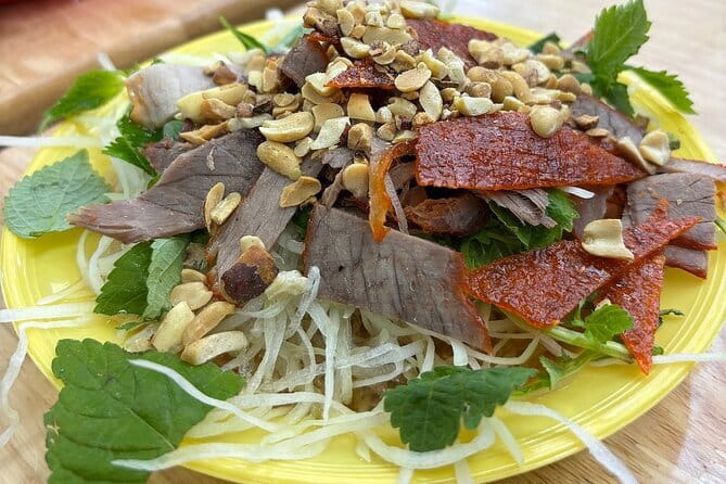 Walking Tour in Hanoi Old Quarter with Street Food & Coffee - A three-hour introduction to Hanoi by mouth